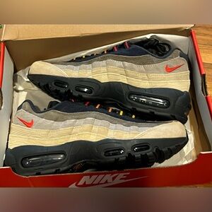 Men's Nike Air Max 95 Topographic Off Noir Limestone University Red DV3197-001